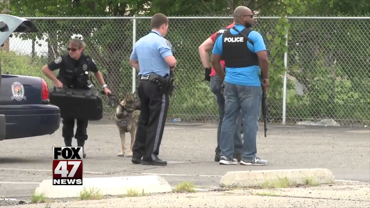 Police on look out for bank robbery suspect in Lansing - YouTube