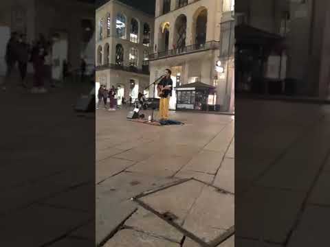 street art and music duomo di Milano sång მღეროდა пеене singing Şarkı söyleme cântând zpěv cantando