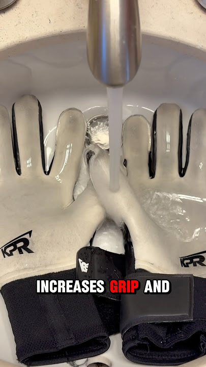 THE WORST MISTAKE FOR YOUR GK GLOVES 😱🧤#shorts