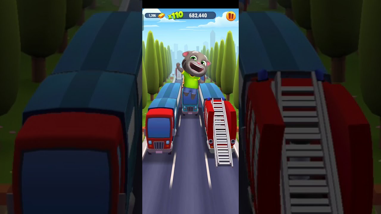 Mèo Tom Trượt Vàng Chạy Và Chó Ben Trượt Vàng Chạy