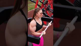 Powerhouse Beauty Muscle Girl Julia Vins Workout