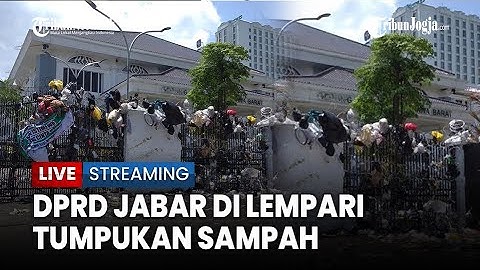 🔴Gedung DPRD Jabar Dipenuhi Sampah saat Aksi Emak-emak Menolak RUU Perampasan Aset