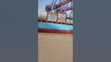 Contenar vessel unloading #Port #Ship #subscribe #shorts #cargoship #automobile