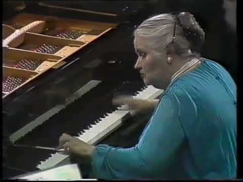 VIDEO | Tatiana Nikolayeva plays Mozart Piano Concerto n.22 K.482 - Excerpt