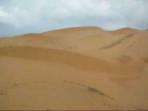 TRAVELOGUE » Sledding Down Red Sand Dunes in Mui Ne » Greg Goodman:  Photographic Storytelling