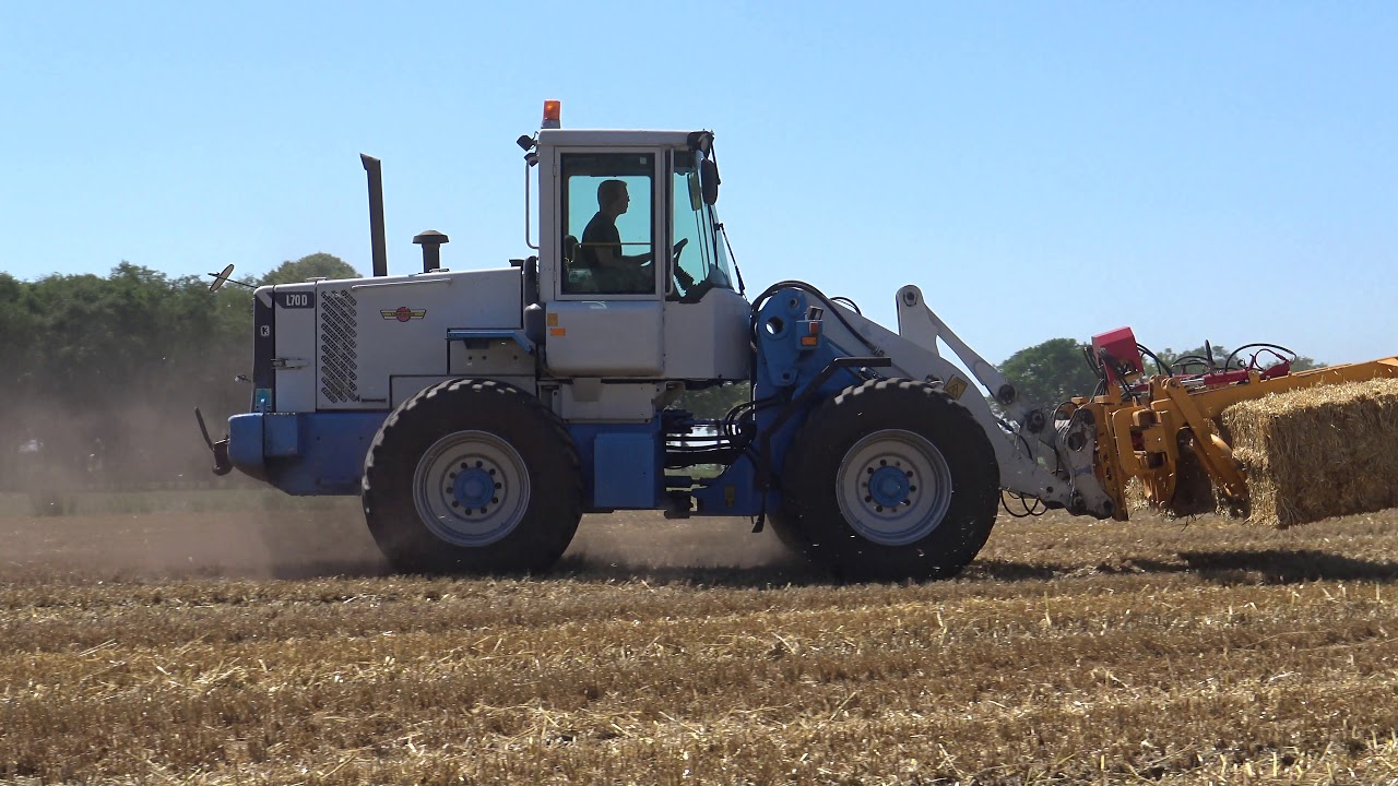 STRO LADEN MET EEN VOLVO L 70