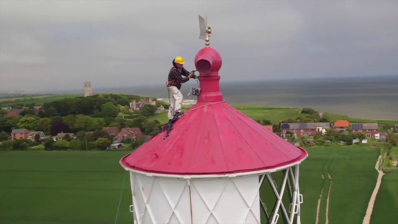 Iconic Happisburgh Lighthouse Undergoes A Paint Job Youtube