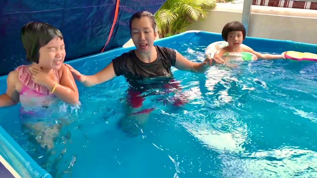 Bất ngờ với hồ bơi khổng lồ mới của 2 chị em trên sân thượng, tập bơi cùng Phương Phương