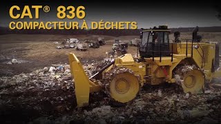 Compacteur à déchets Cat 816 dans la poubelle