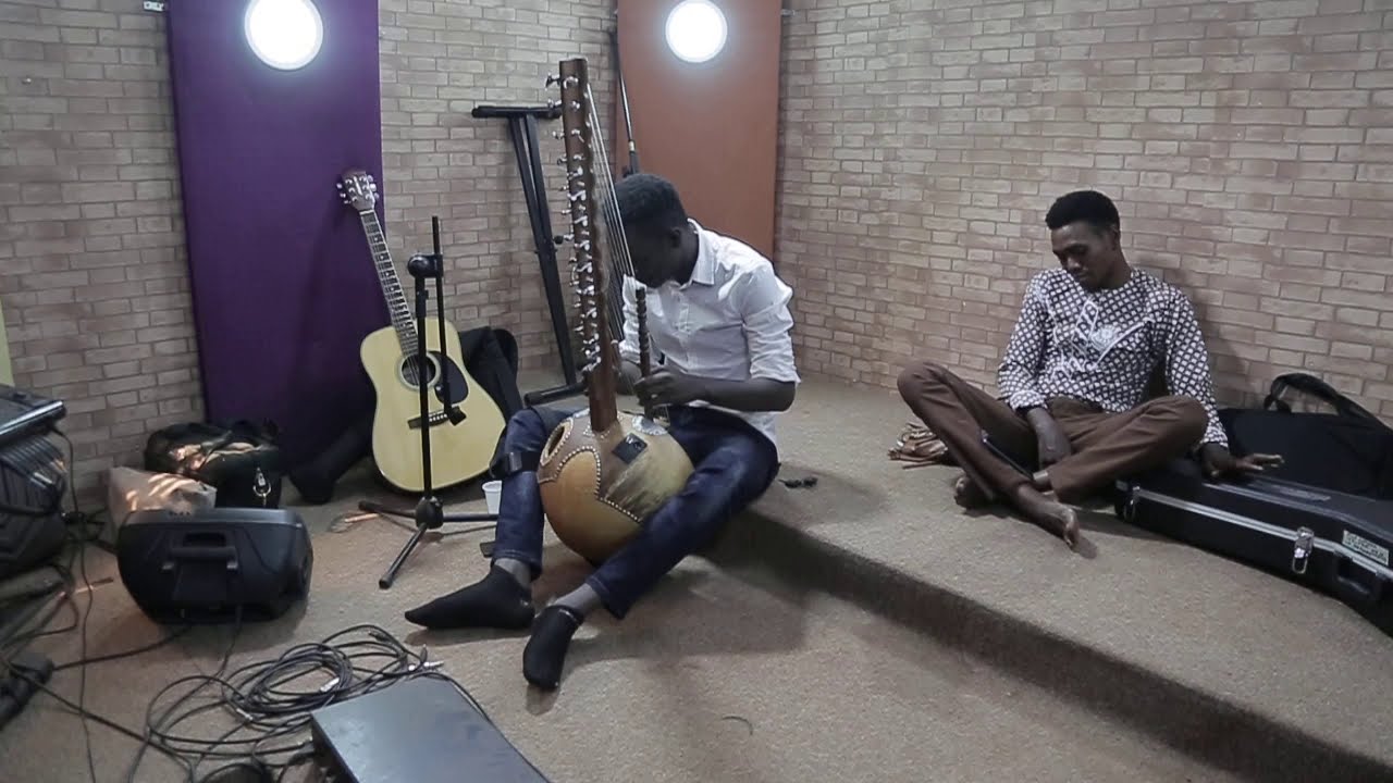 Watch Noé Dembélé, Séance de travail sur les compositions au Studio Shine on YouTube Watch Noé Dembélé, Séance de travail sur les compositions au Studio Shine on YouTube