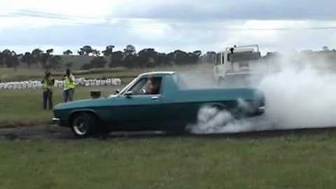 HOLDEN HQ V8 UTE ( HOT383 )  AT BURNOUT WARRIORS MOTORFEST 4 AT WAKEFIELD PARK - 14/11/2010