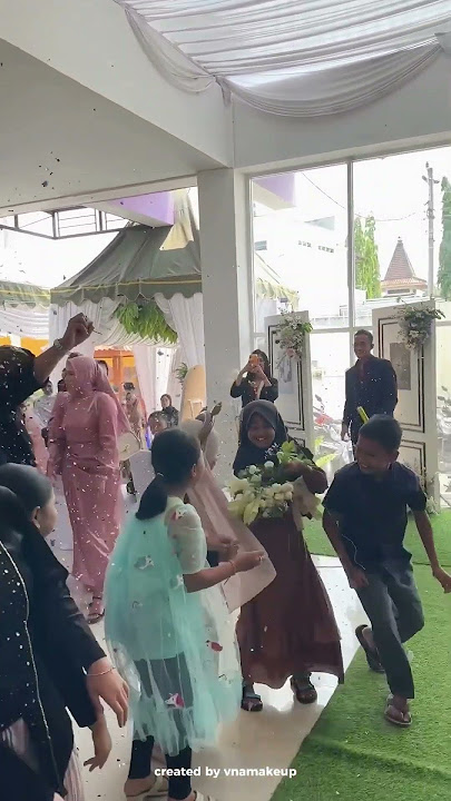 LEMPAR BUNGA PENGANTIN YG DAPET MALAH BOCIL 😂🤣 #acarapernikahan #bungapengantin #shorts