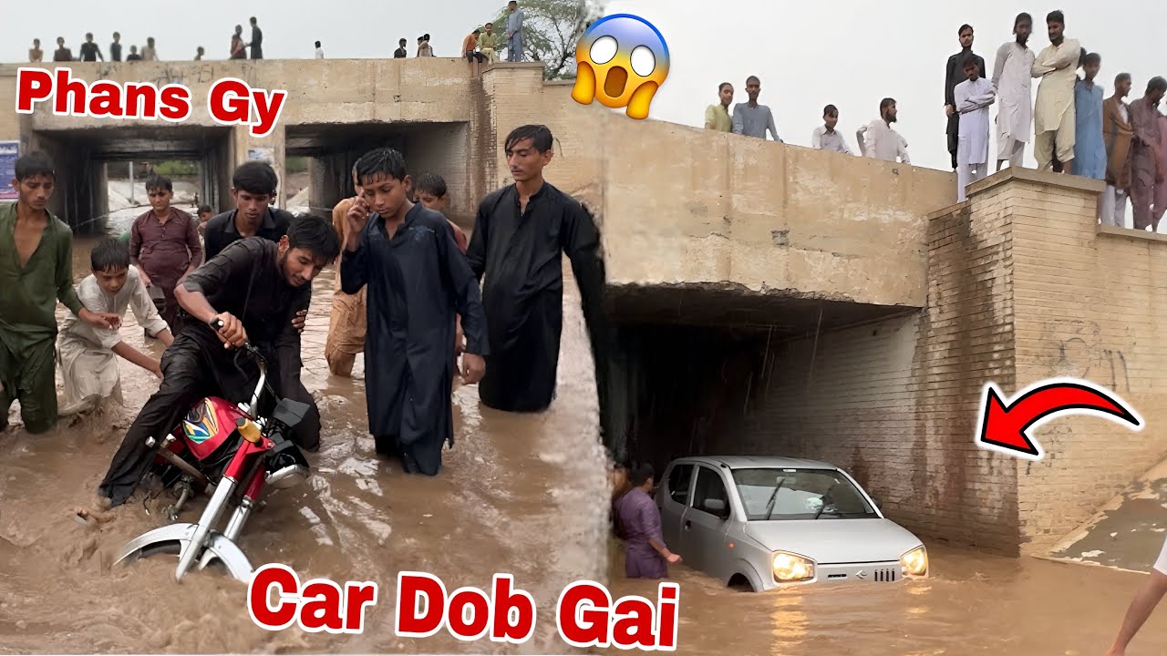 Taz Toofani Barish🌧️ Main Phans Gy😱 Car Dob Gai💔