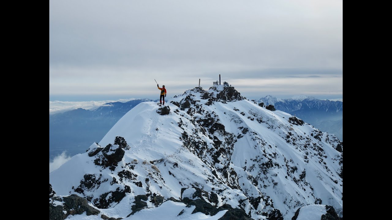 厳冬期の赤岳へ地蔵尾根から登る　Mt. Akadake of Yatsugatake in January