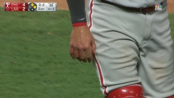 PHI@LAA: Knapp leaves game with apparent hand injury