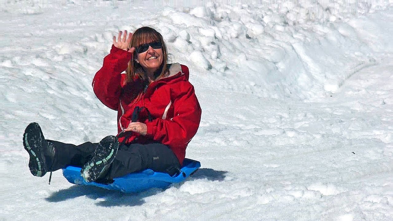 Trineo nieve / bajar en neumáticos en Vall de Núria - Actividades parque  lúdico, toboganes con niños 