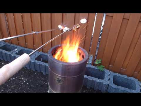 Video: Wie Man Marshmallows über Dem Feuer Brät