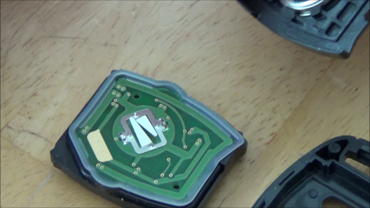 2009 Honda CR-V remote keyfob battery replacement - YouTube