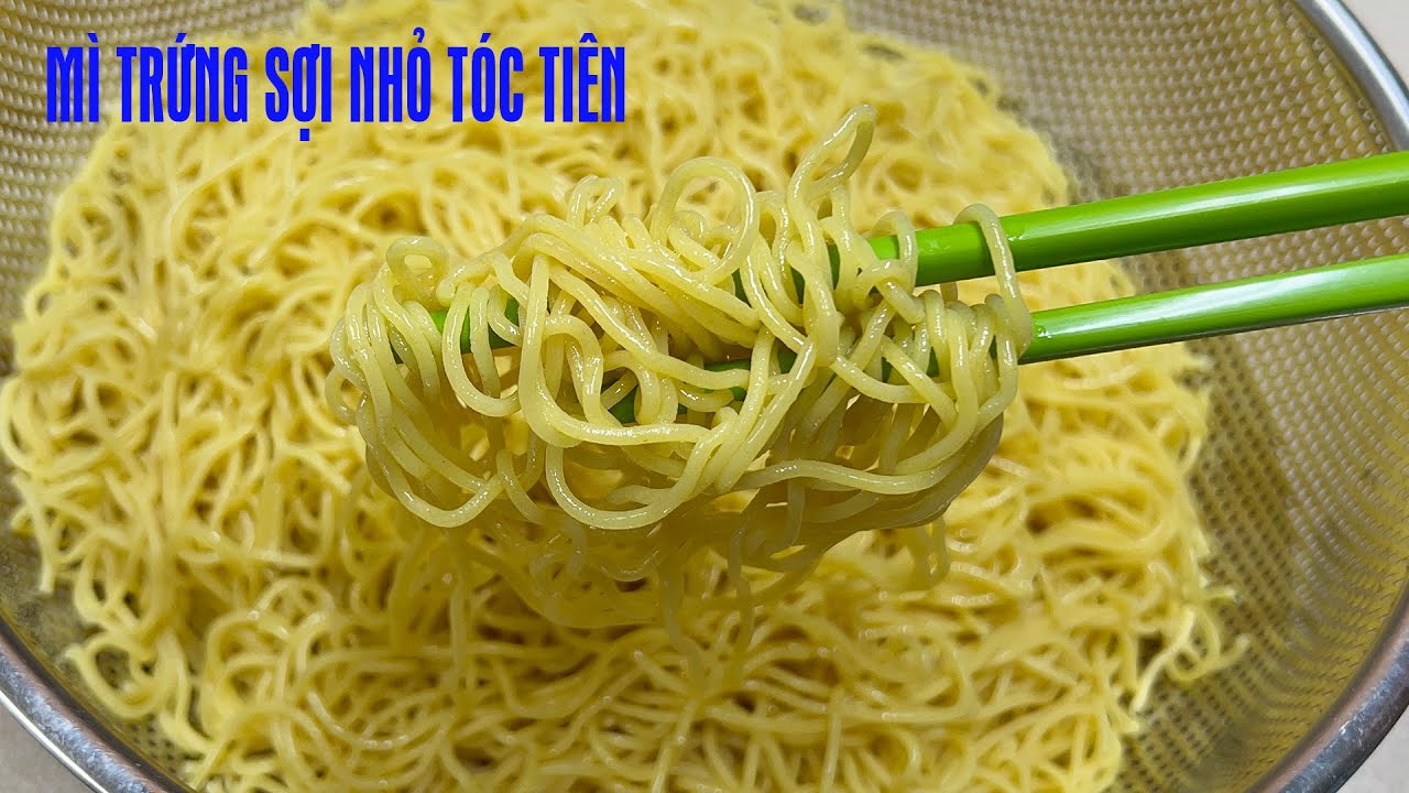 Làm Mì Trứng Sợi Tóc Tiên Máy Philips - Homemade Egg Noodles HR2457/05