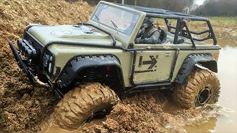 RC Axial SCX10 Action! Big mud and V8 Sound!