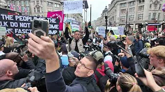 He Said ‘We Love Trump’ in London – Crowd Reaction Today..!