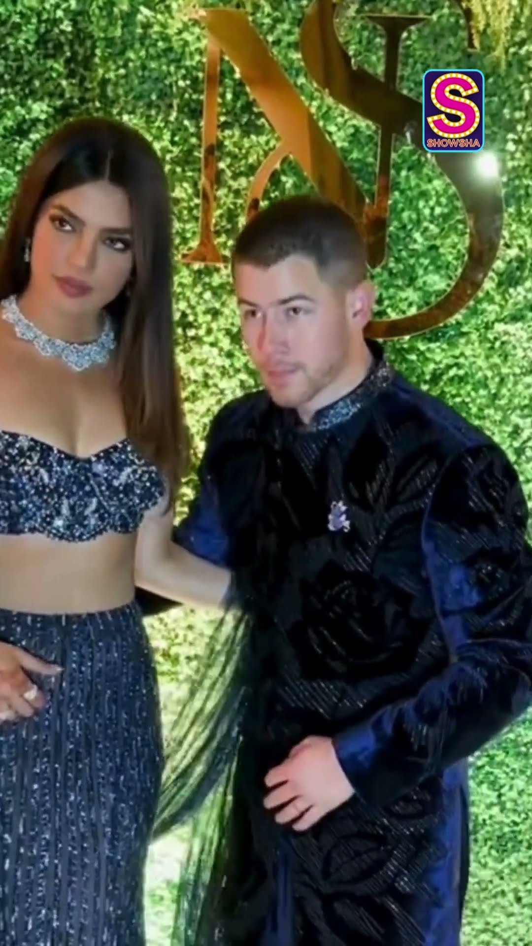 Twinning, Grinning \u0026 Winning, Priyanka \u0026 Nick Flaunt Their Desi In Style | Bollywood | N18S