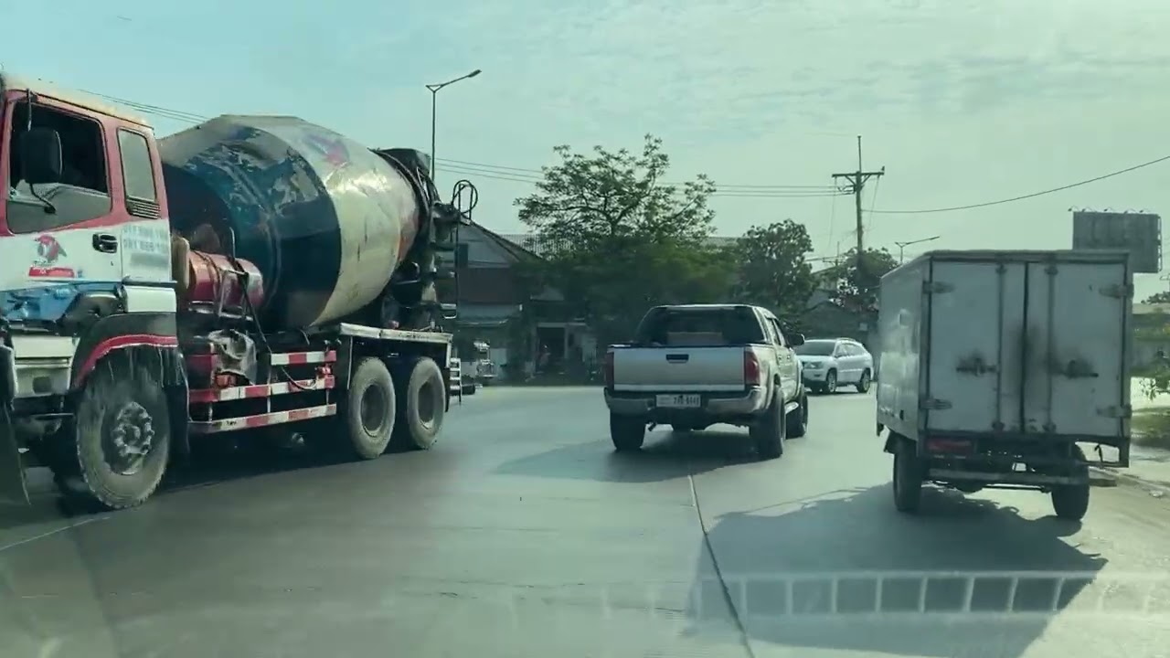 View of the Krang Nai road and the car market