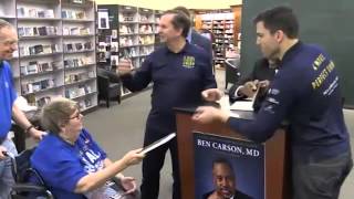 US election 2016: Ben Carson pulls ahead of Donald Trump in polls for first time [video]