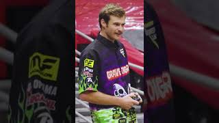 Watch Weston & Jamie race the Sparkle Smash RC and Grave Digger Smash & Bash RC from Target 💚💜