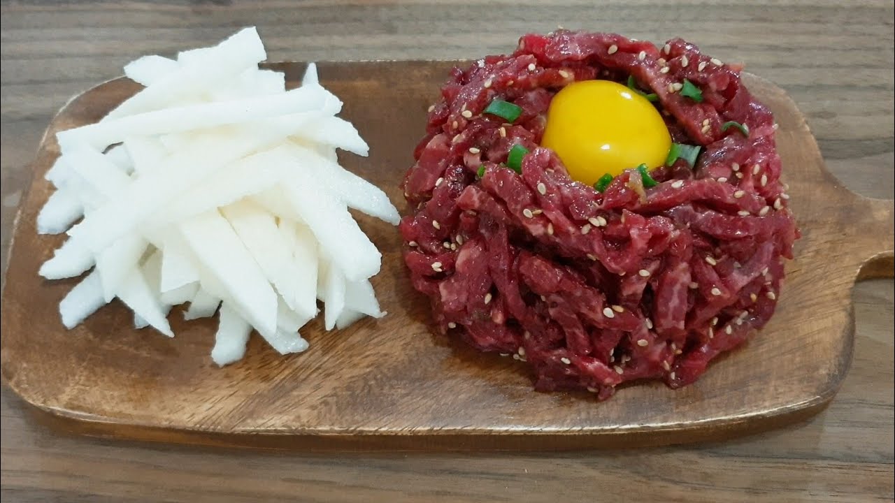 [육회 만들기]세상 간단!!! 정말 맛있는 광장시장 육회 만드는법 Seasoned raw beef(Yukhoe) Recipe ...