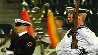 Das macht die Berliner Luft: Drillteam 4. Kompanie Wachbataillon BMVg/Stabsmusikkorps der Bundeswehr
