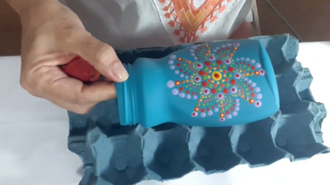 Puntillismo para principiantes. Aprende a decorar y reciclar envase de vidrio.