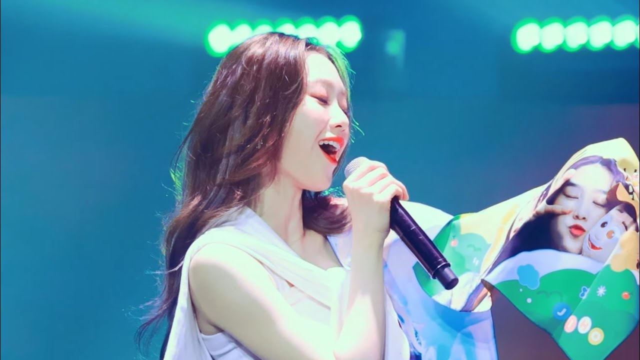 220430 오마이걸 지호 Jiho : B612 직캠 / fancam (가사 포함)  @ 미라클 인터내셔널 7주년 팬미팅 by Plumia (4K)