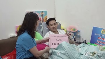 Liên đoàn Lao động TP và Liên đoàn Lao động phường thăm, tặng quà đoàn viên có hoàn cảnh khó khăn