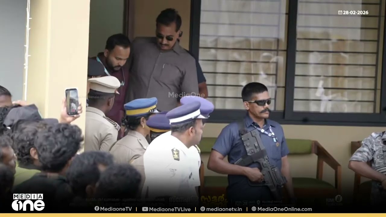 മുസ്‍ലിം ലീ​ഗ് നിർമിച്ചു നൽകുന്ന വീടുകളുടെ കൈമാറ്റം; പങ്കെടുത്ത് പ്രിയങ്കാ ​ഗാന്ധിയും