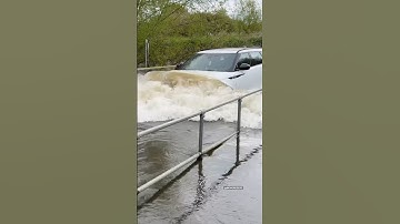 That Was Lucky…😳😮 #RangeRoverVelar #Risky #FloodWater #RangeRover #Waves #Splash #CloseCall #FYP