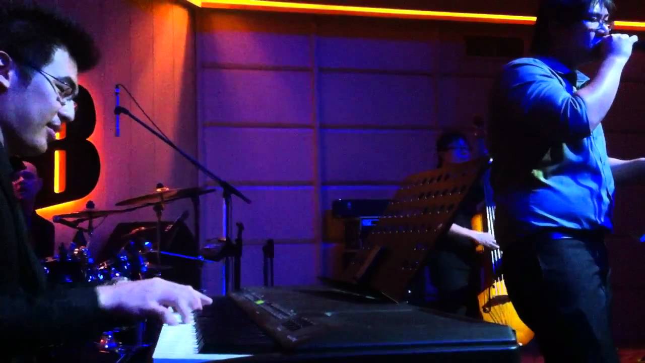 Jazz Quartet Summertimes Hotshots (Vocal, Piano, Bass, Drums) Fly