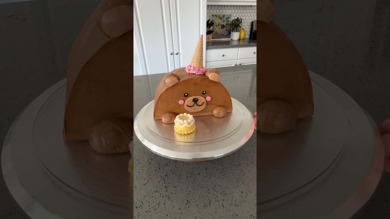 Sweet little bear cake 🐻 
