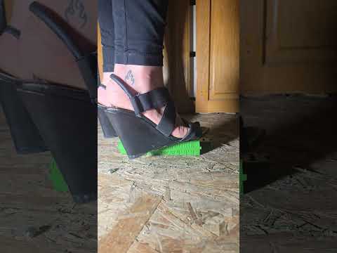 Model train crush in aldos wedges #asmrcrush #asmrcrunch #asmrsounds #crushingasmr #modeltrain