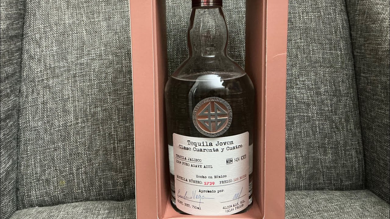 Tequila Cuarenta y Cuatro Joven Blanco представляет обзор бренда текилы joven.