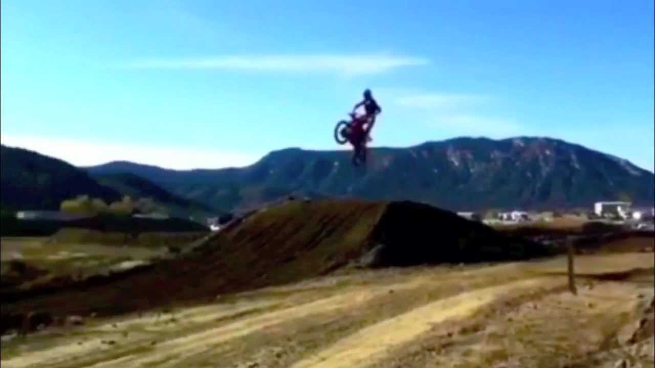 Musquin_Triple_Pala_LeBigUSA.com jumping a car