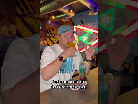 یه کافه بار با میز بیلیارد