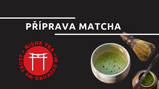 Příprava japonského čaje matcha pomocí chasenu