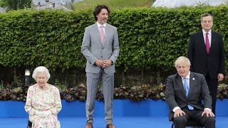 Queen Unscripted: 'Are You Supposed To Look Like You're Enjoying Yourself?' Queen Unscripted: 'Are You Supposed To Look Like You're Enjoying Yourself?'