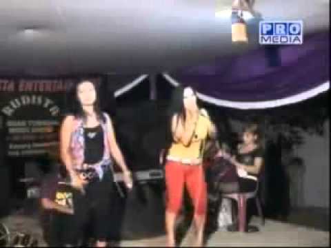 DANGDUT KOPLO HOT   BIDUAN MONTOK   IWAK PEYEK