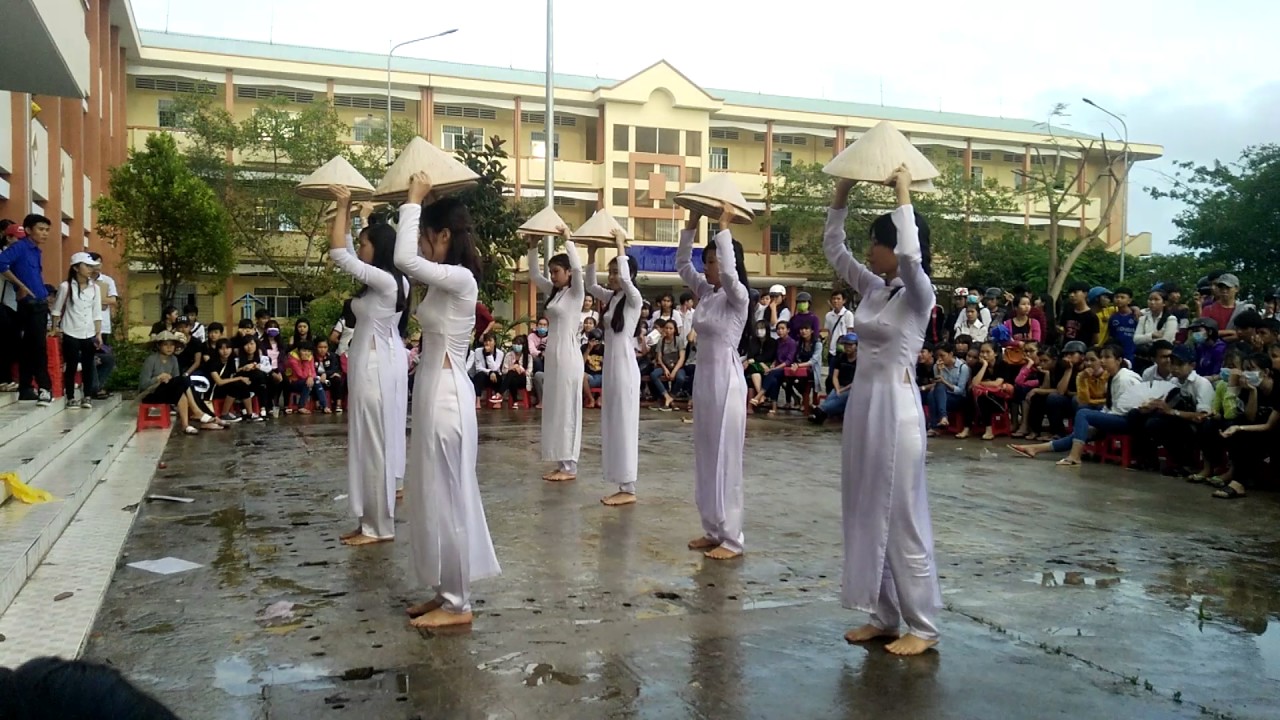 Múa nón lá. Việt Nam quê hương tôi lớp 12A1 THPT An Minh.