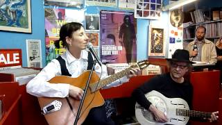 Meret Becker - Donky Song - live im Mr Dead & Mrs Free 19.4.2014