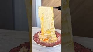 50cmの一枚麺パスタ！牛サーロインを敷き詰めた濃厚カルボナーラ【Meat &amp; Cheese Forne】