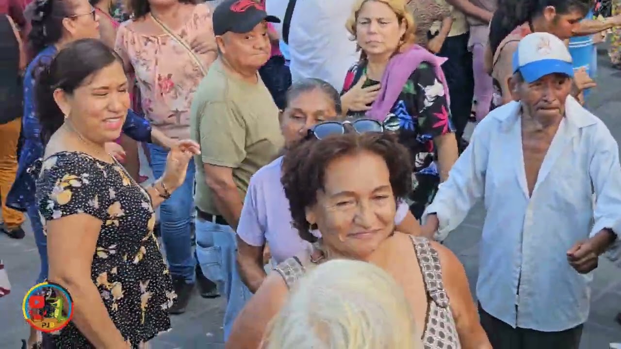 🛑🛑SABOR A DURAZNO..así se disfruta el baile aquí en la plaza hijas de tampico 🇲🇽 💃🕺😃👍