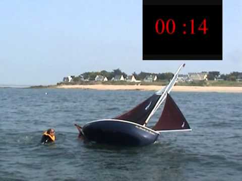 Redressement automatique du petit voilier La Gazelle Des Sables